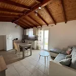 Votsalo Pool Apts * كالامي
