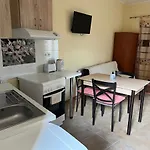 Votsalo Pool Apts كالامي