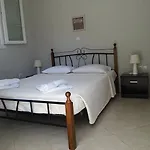 Votsalo Pool Apts كالامي