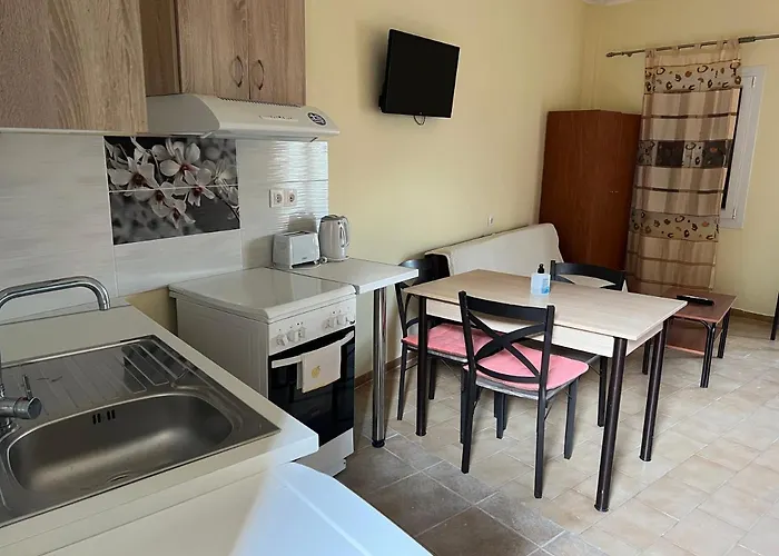 Votsalo Pool Apts Калами