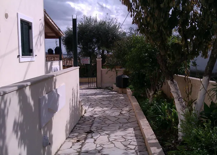 Votsalo Pool Apts קלאמי