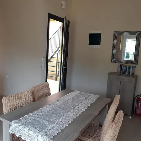 Votsalo Pool Apts 칼라미